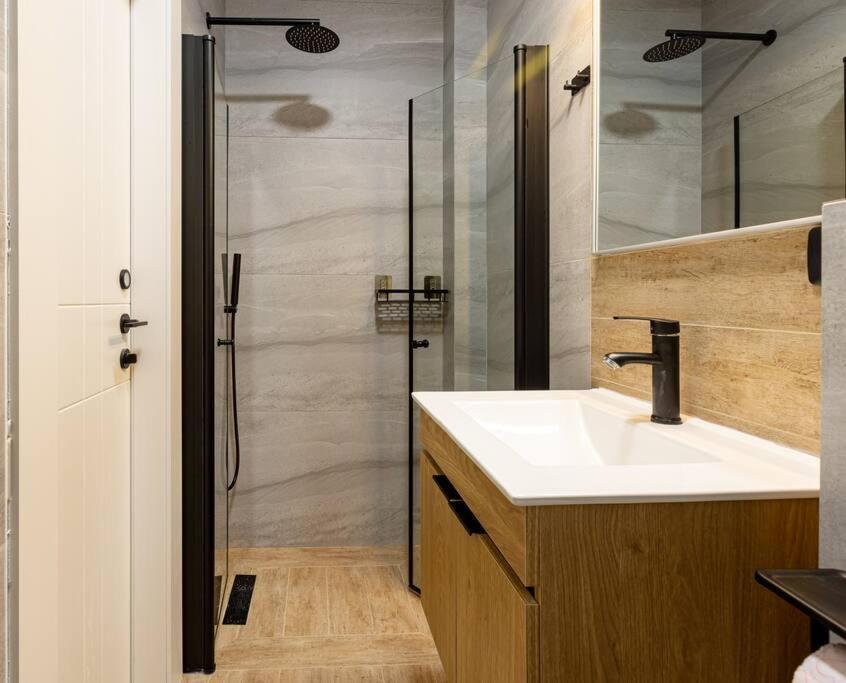 Boutique Central Old Town Apartment Beersheba Exterior photo